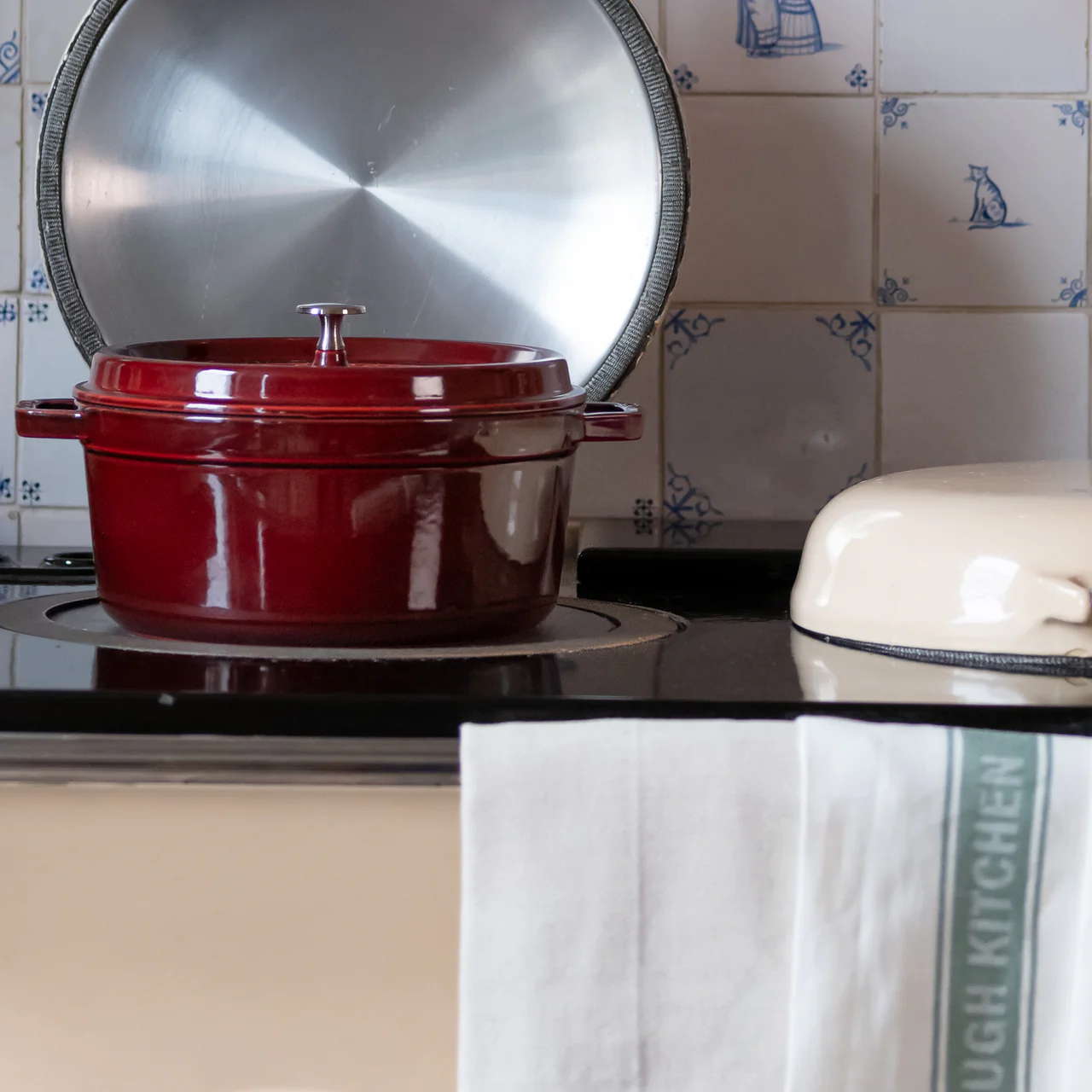 The Staub 5.5 Qt Dutch Oven: An Essential Guide for Culinary Enthusiasts